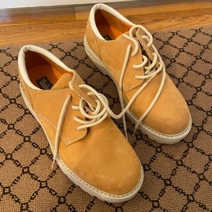 Men’s Timberland white-soled boots, like new